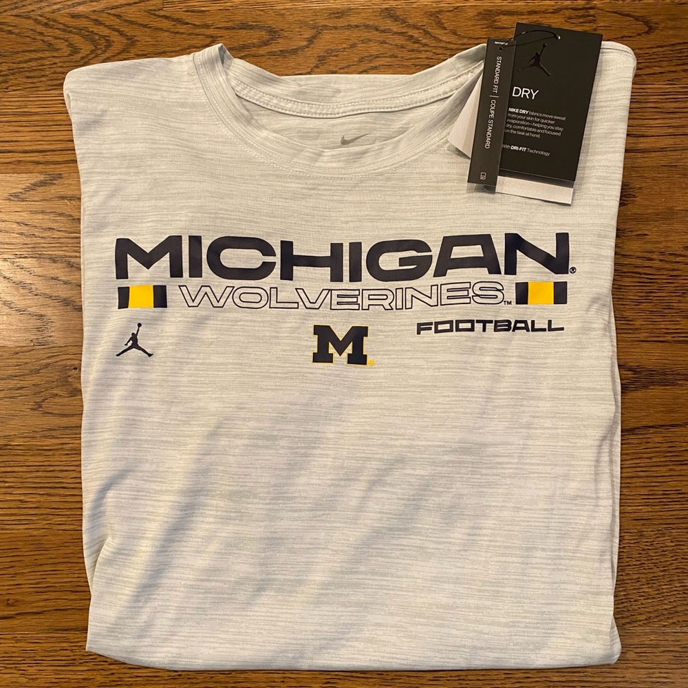 NWT, Nike Michigan Wolverines football tee